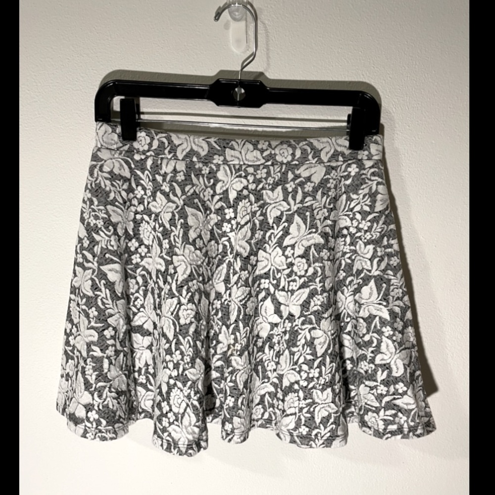 Lace black and white skater style skirt. Size US M. Forever 21